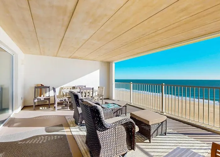 Open & Well-appointed In Beachfront Location With Shared Pool Free Wifi