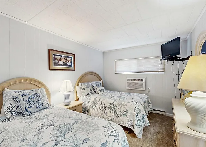 Holiday home Open & Well-appointed In Beachfront Location With Shared Pool Free Wifi