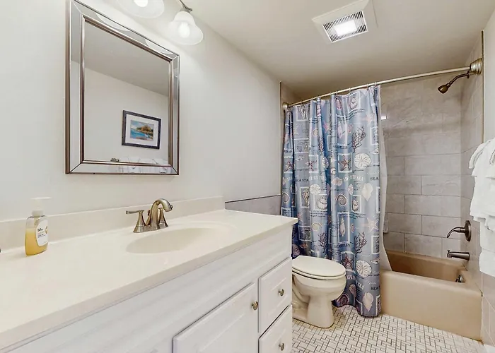 Open & Well-appointed In Beachfront Location With Shared Pool Free Wifi