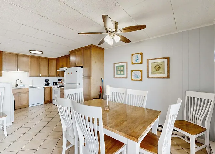 Holiday home Open & Well-appointed In Beachfront Location With Shared Pool Free Wifi