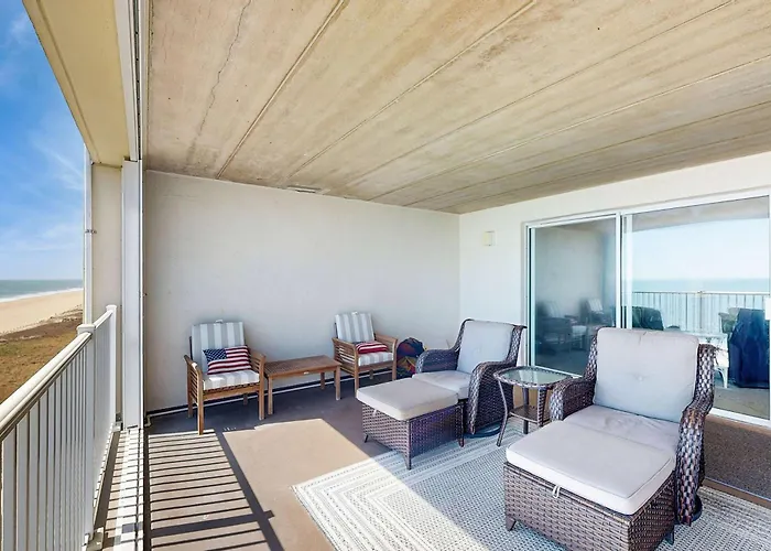 Open & Well-appointed In Beachfront Location With Shared Pool Free Wifi Holiday home