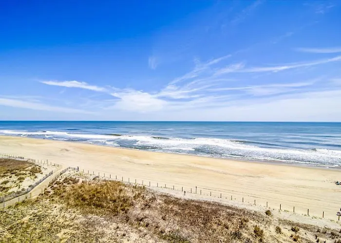 Open & Well-appointed In Beachfront Location With Shared Pool Free Wifi
