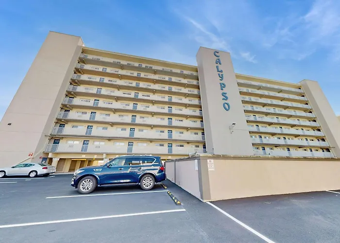 Open & Well-appointed In Beachfront Location With Shared Pool Free Wifi *